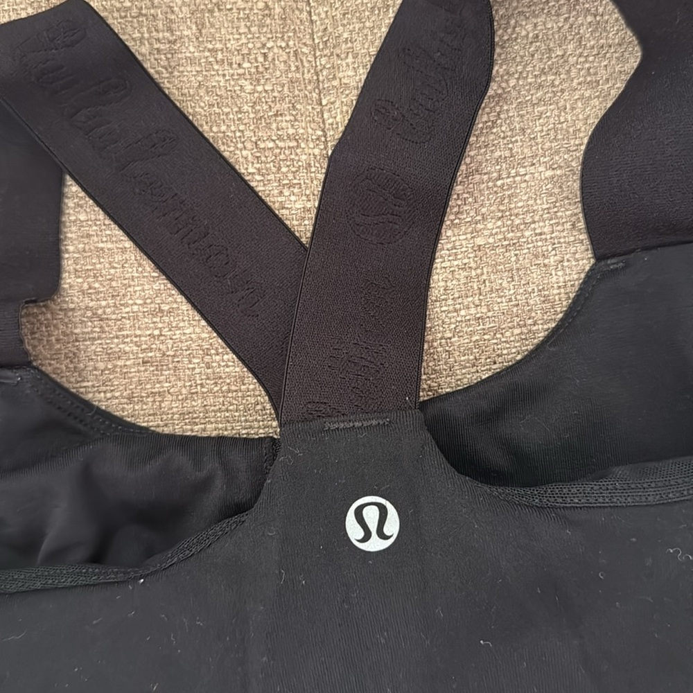 EUC women’s Lululemon workout top - Picture 2 of 5